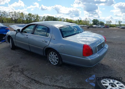 2006 Lincoln Town Car Signature Limited из США, поврежденный, VIN 1LNHM82V06Y647745